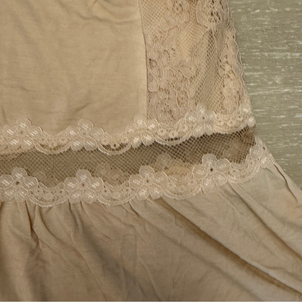 POL Cream Lace Peplum Camisole Tank Top - Picture 2 of 10